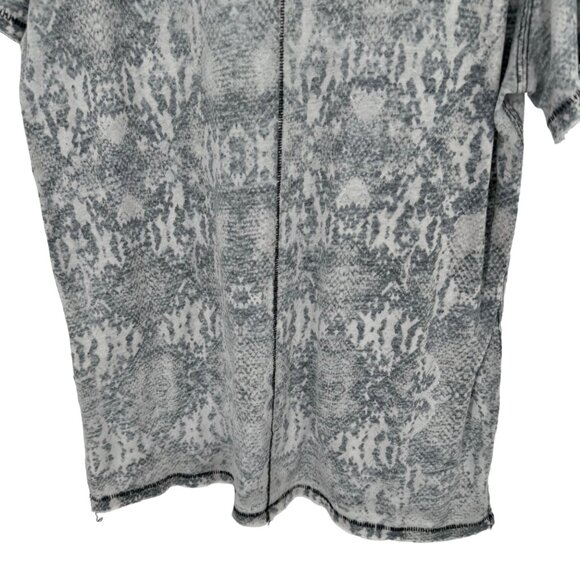 Free People Women's Gray Snake Print Short Sleeve Top Tourist Tee size medium - Picture 11 of 12